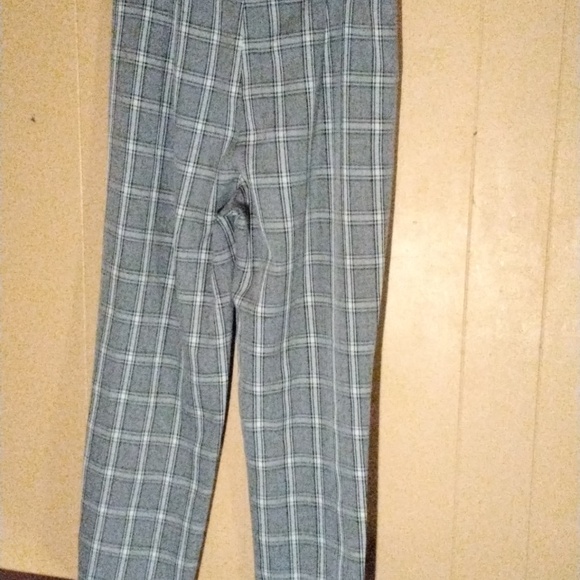 A plaid Shein pant suit - Picture 7 of 7